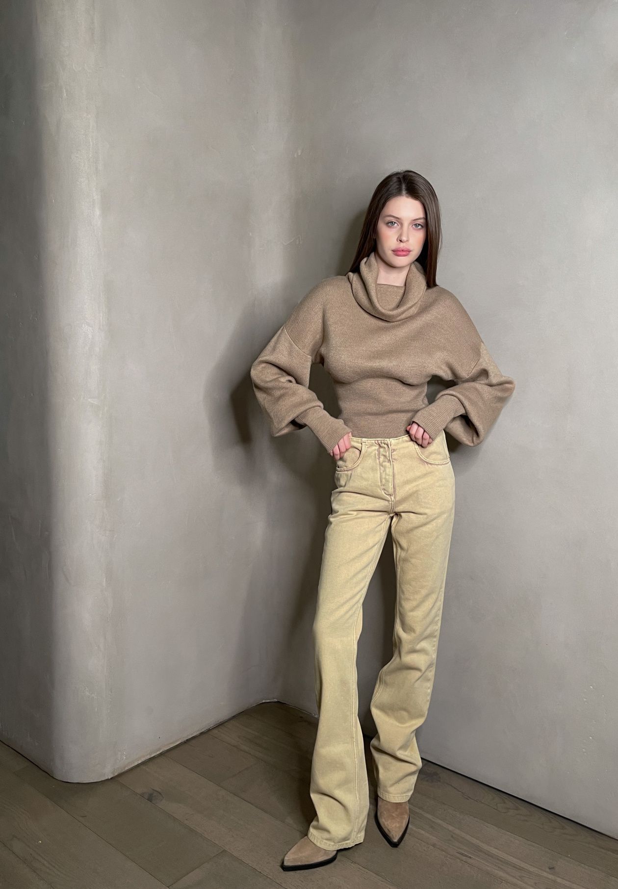Casting jeans with a low fit