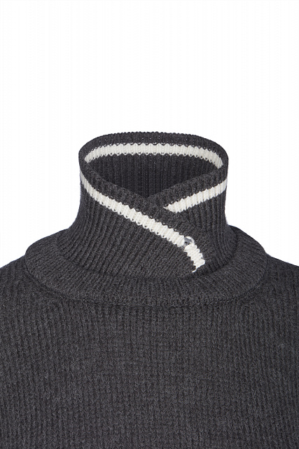 Turn-down collar sweater