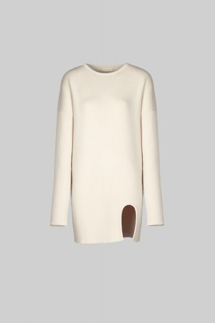 Sweater with a cutout on the thigh