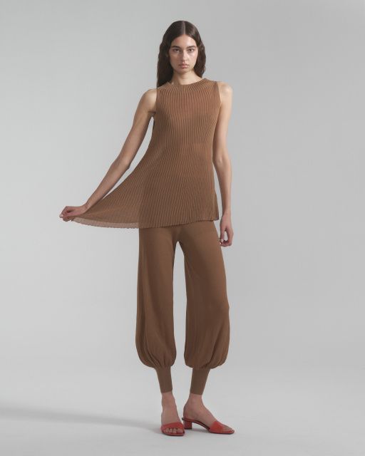 Yasmin lightweight asymmetrical top