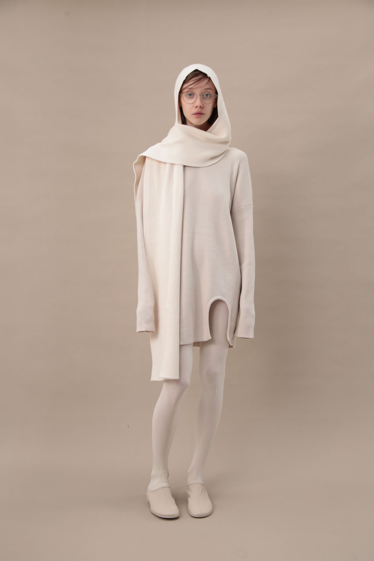 Sweater with a cutout on the thigh