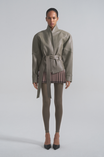 Жакет приталенный из кожи