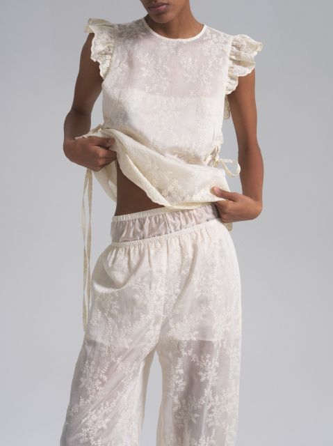 Adele light suit with voluminous embroidery