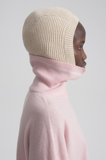 100% cashmere hood