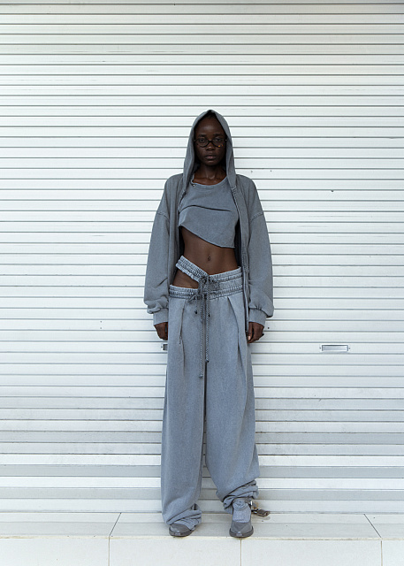 Pants with pinches