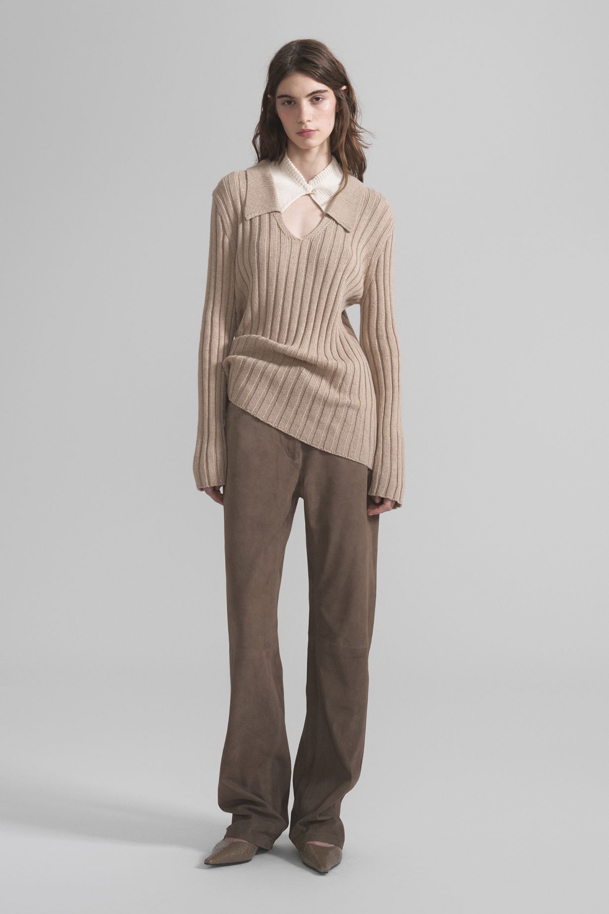 Брюки из замши