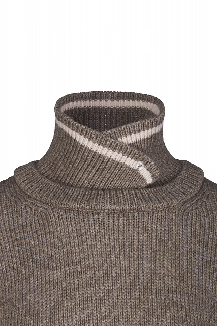 Turn-down collar sweater