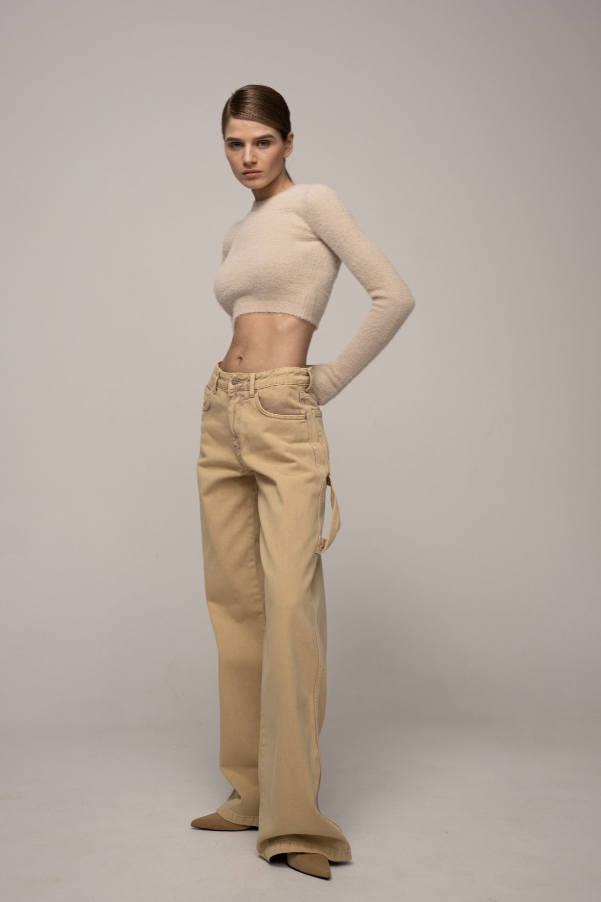Straight cut jeans with a patch