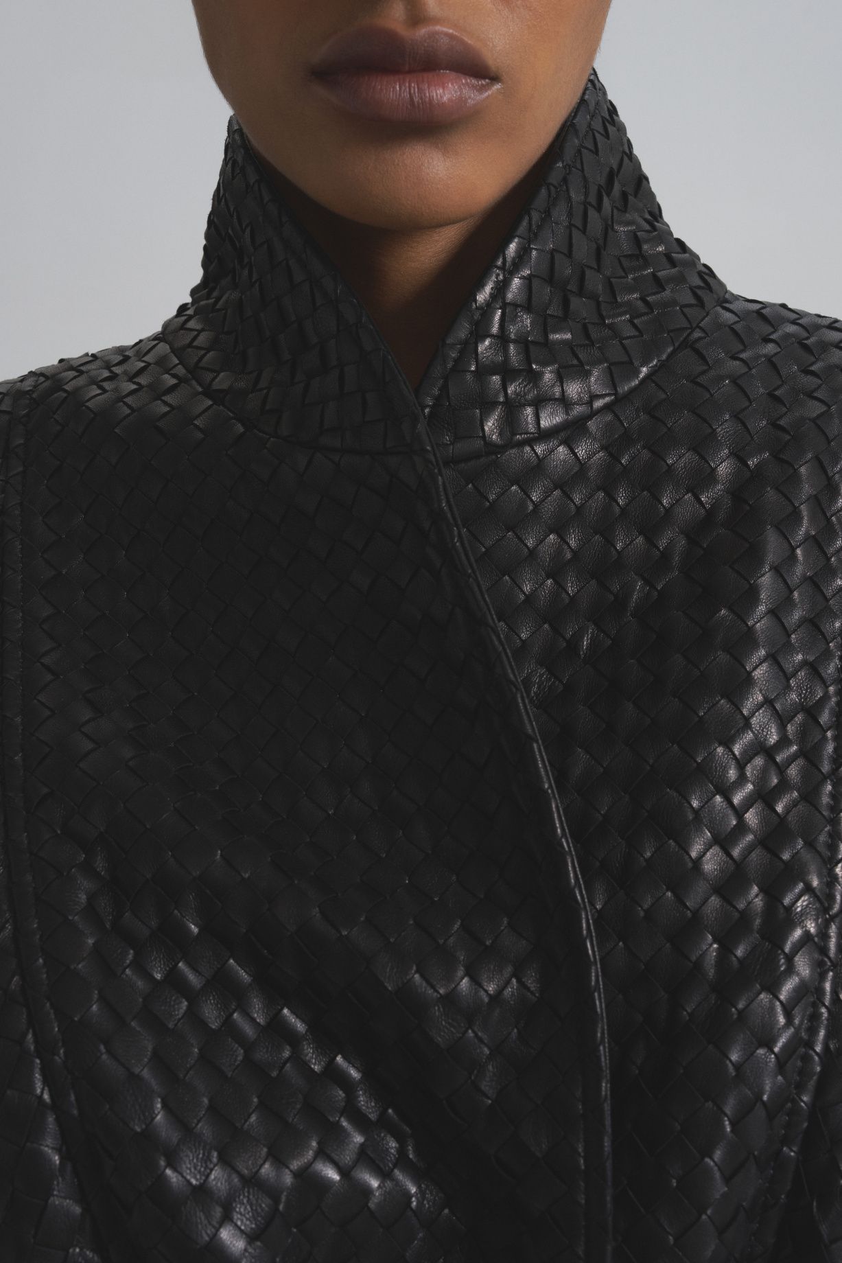 Жакет приталенный из плетеной кожи