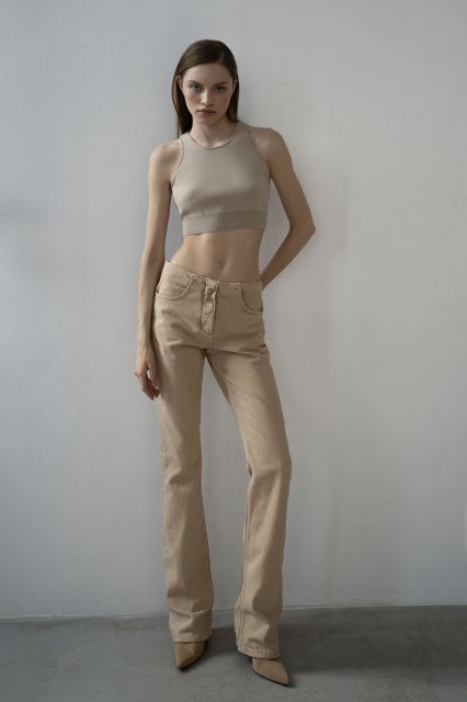 Casting jeans with a low fit