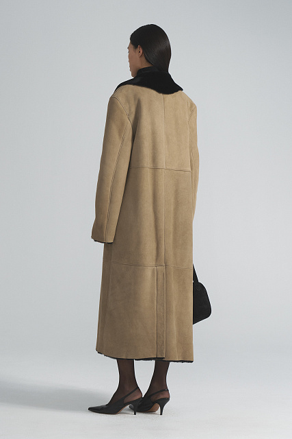 Sheepskin coat made of natural sheepskin