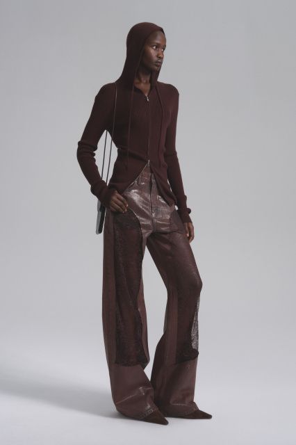 Glossy jeans with lace