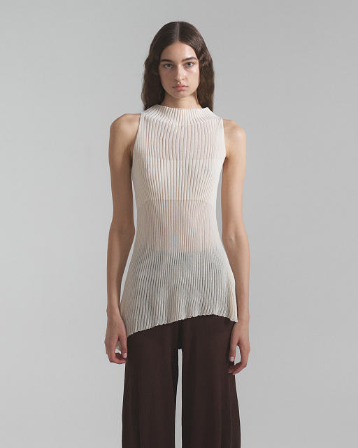 Yasmin lightweight asymmetrical top