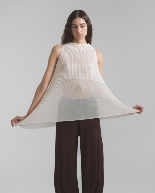 Yasmin lightweight asymmetrical top