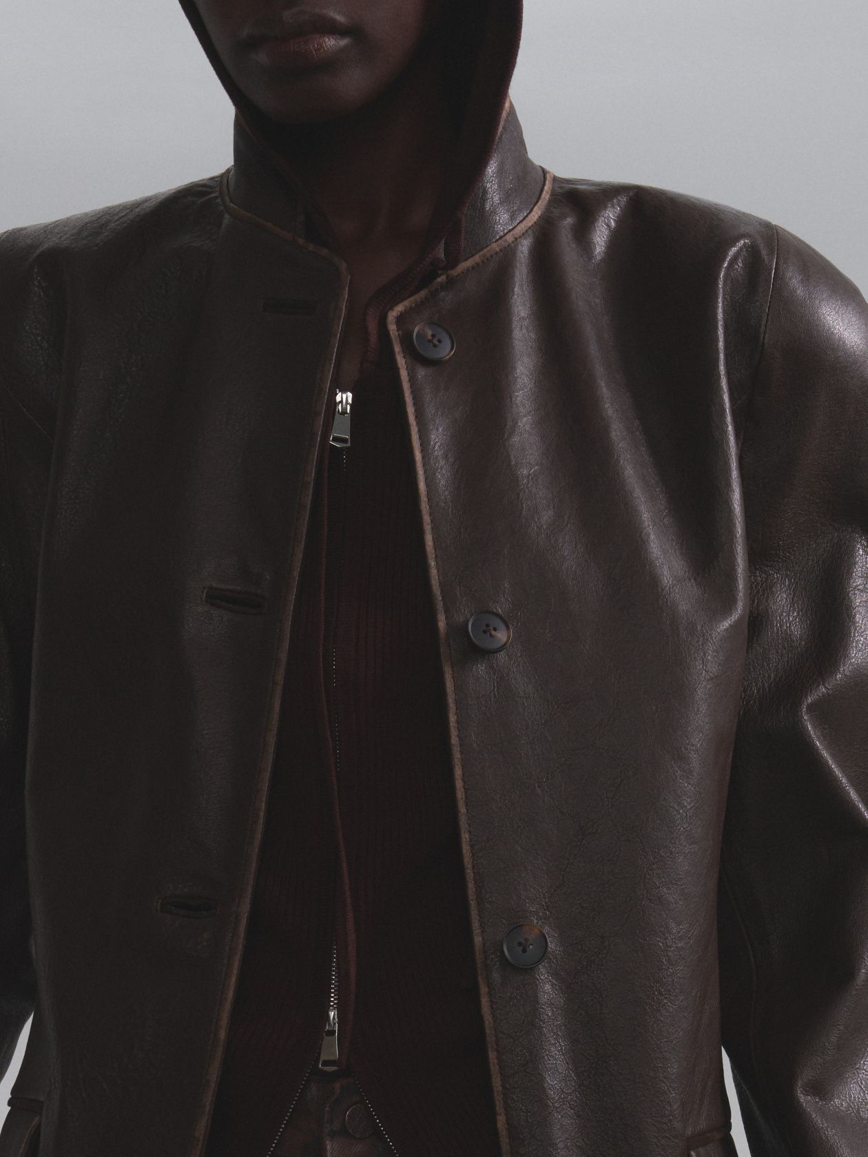 Жакет приталенный из кожи с винтажным эффектом