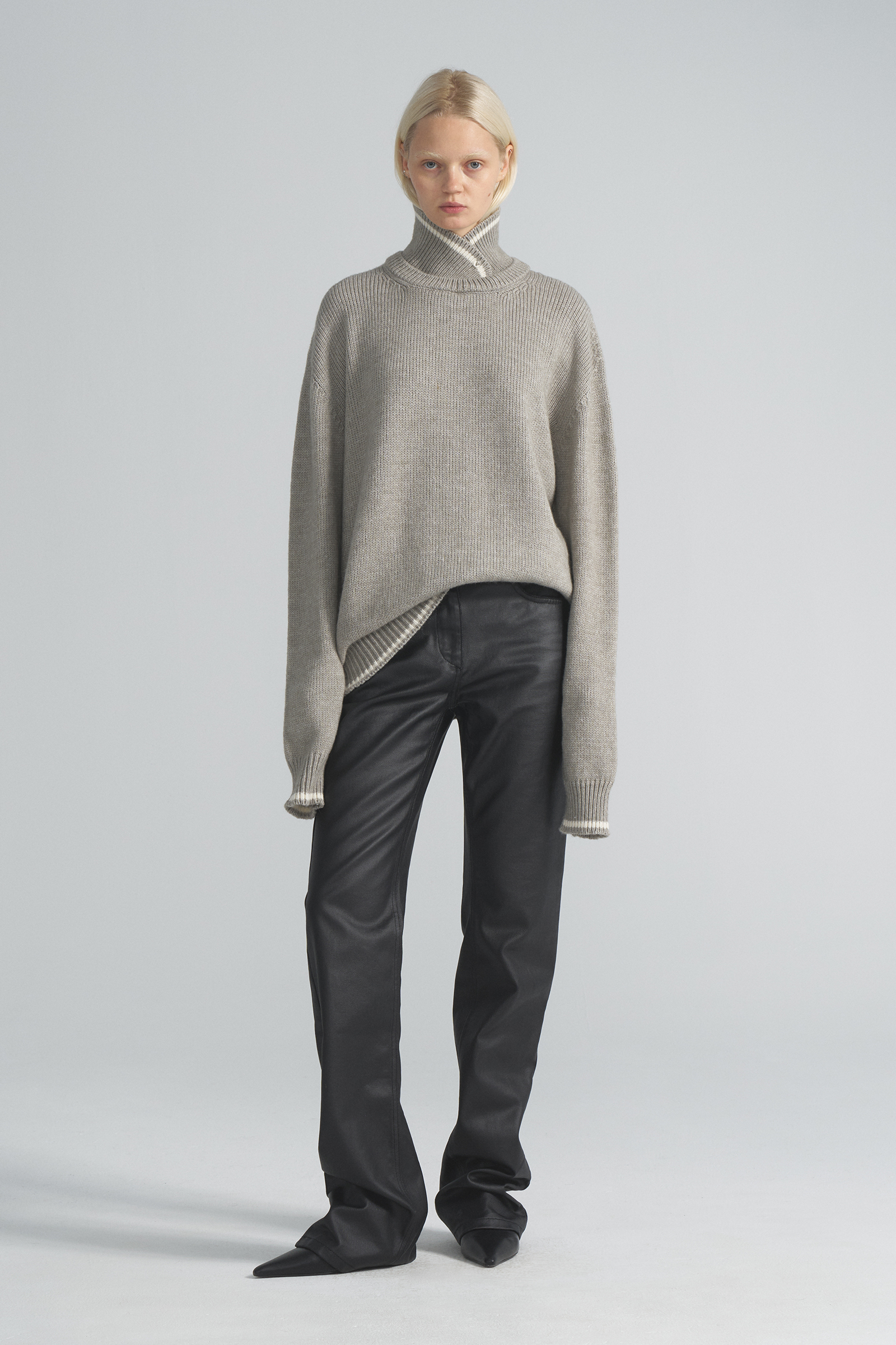 Turn-down collar sweater